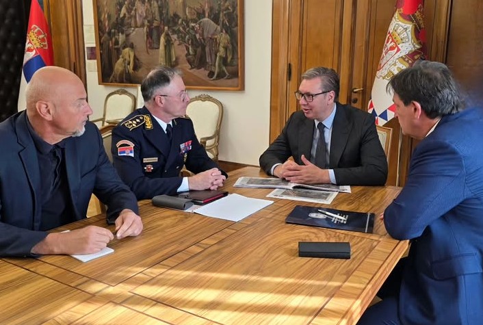 Vucic sa vojnim vrhom 18.9