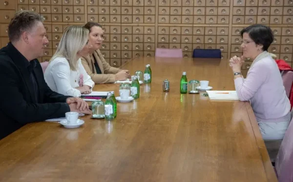 main_webp_auto_generated_macura290925