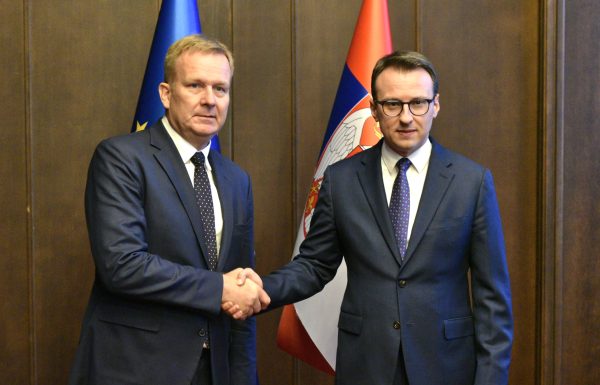 Директор Канцеларије за КиМ Петар Петковић са Питером Соренсеном-1