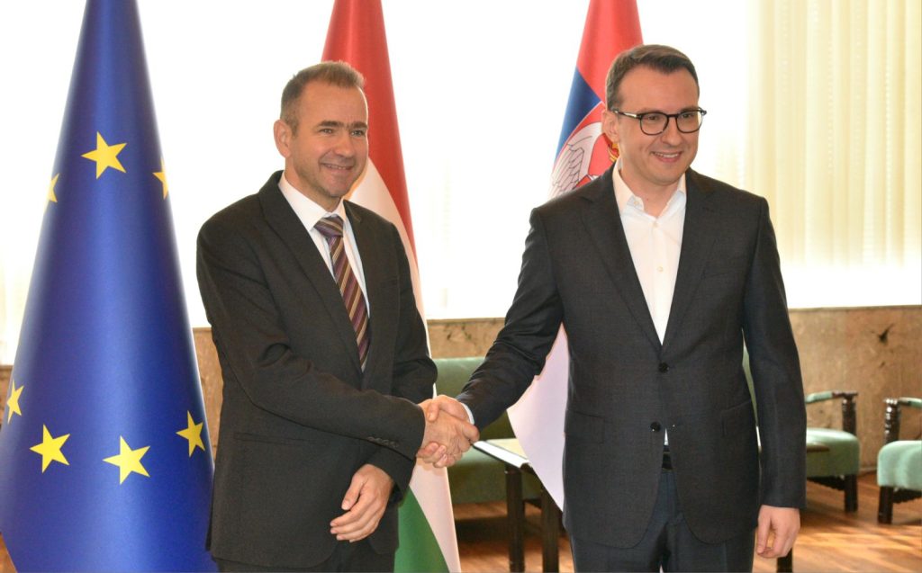 Direktor Kancelarije za KiM Petar Petrović sa Žiltom Bunfordom 02