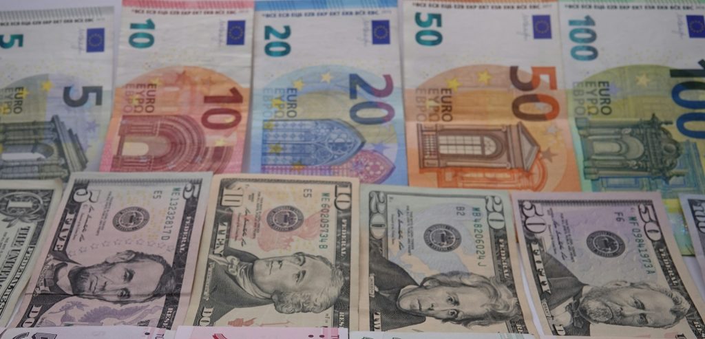 Evro, Dolar, Turske pare – Nedret Binici on Unsplash