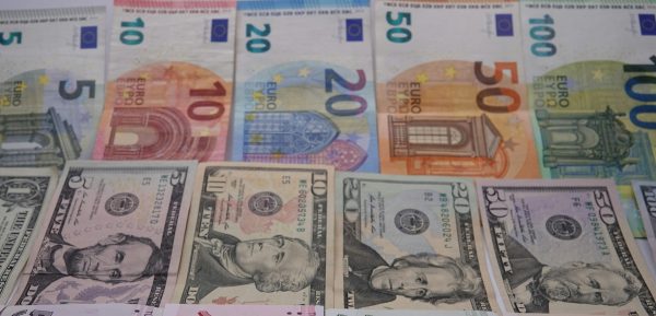 Evro, Dolar, Turske pare – Nedret Binici on Unsplash