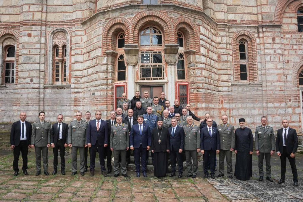 Ministar Gašić sa saradnicima na Hilandaru