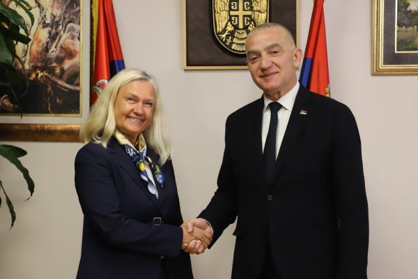 IMG-1815271763b76bbca160cf8e4c453def-V