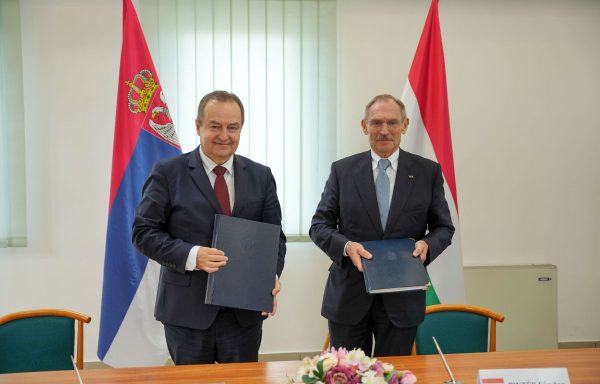 Ivica Dačić Potpisuje sporazum (6)