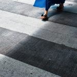 Pešak, Pešački, Plava haljina – Hakeem James Hausley on pexels.com