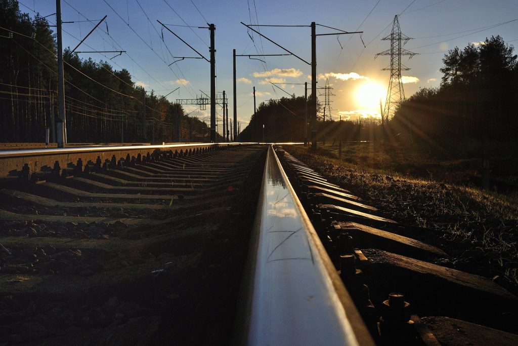 Šine, pruga, železnička rail-Игорьa from pixabay.com