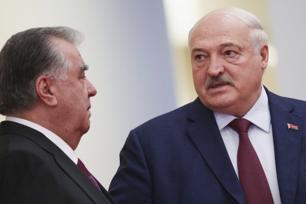 Lukašenko priča na nekom samitu u Kini