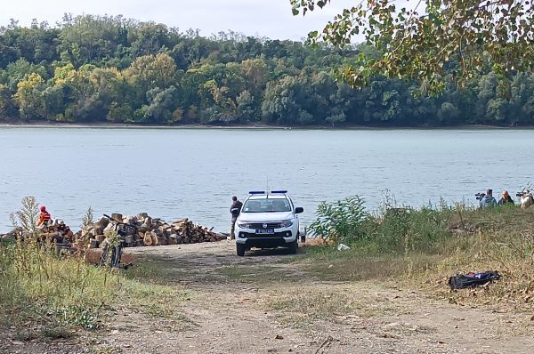 Čamac prevrnut Dunav