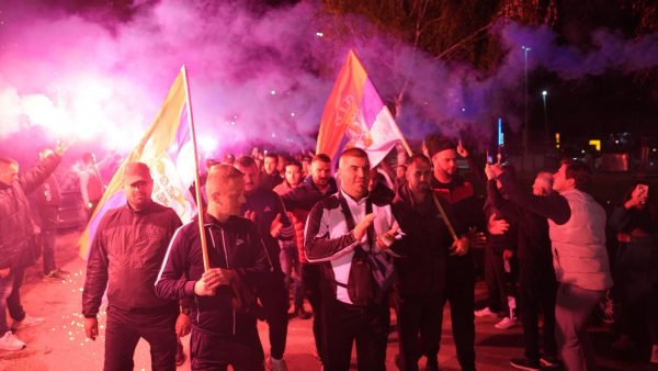 ÈAÈNI DOÈEKALI SRBE SA KiM