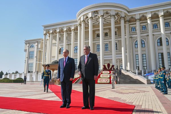 Putin, Tadžikistan 01