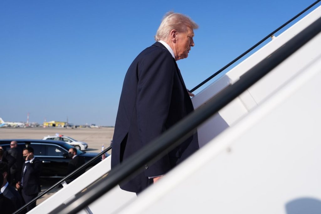 Tramp, Avion, Ukrcavanje