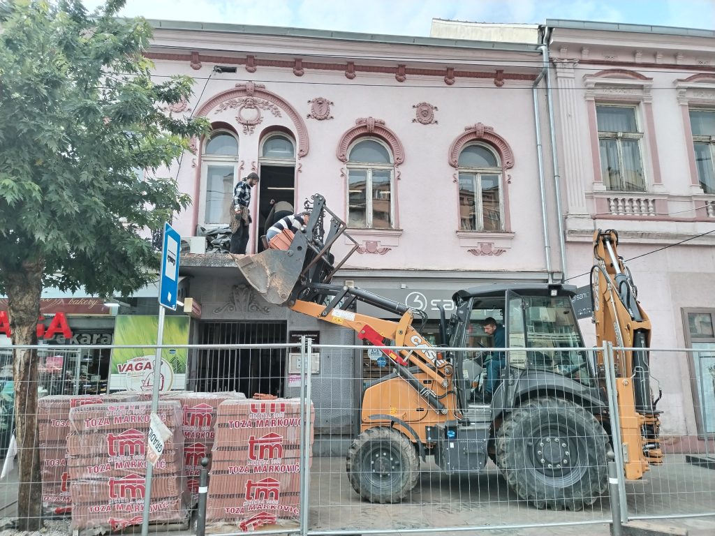 stigao crep za rekonstrukciju krova biblioteke
