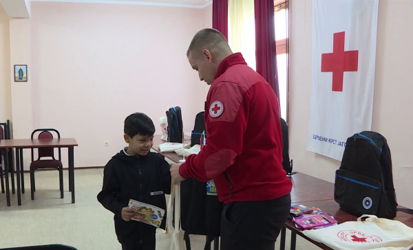 CK, podela skolskog pribora