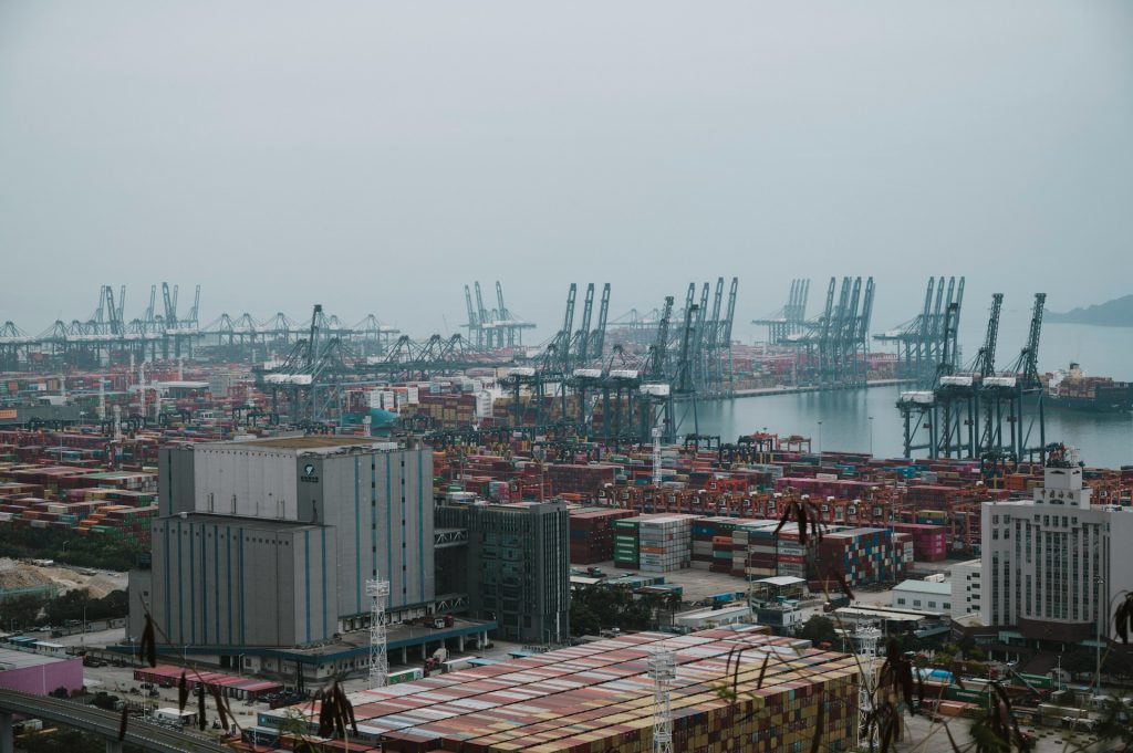 Lika, Stovarište, Kontejneri – leoon liang on Unsplash