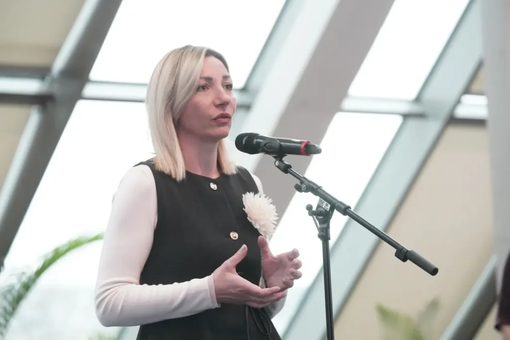 image003 Adrijana Macura, Bazar, Međunarodni klub žena