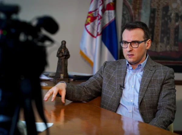 345046_kim-srbi-petkovic_f