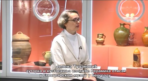 DODATNA LjUBAV emisija – IZLOZBA KERAMIKA OTISAK 15.1.2026.mp4_snapshot_01.38.263