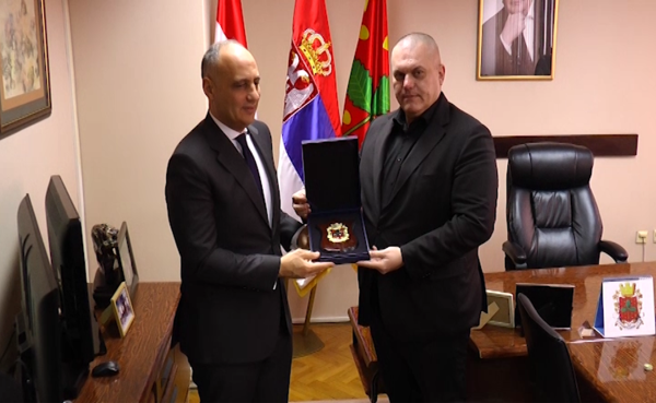 Sequence 01.00_18_35_01.Still024 – 1950×1200