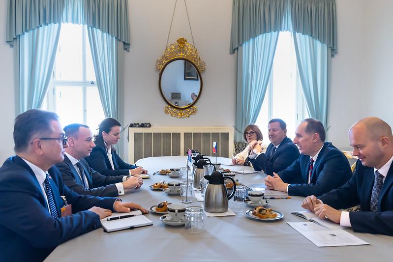 DAMJAN JOVIÆ, JIRI BRODSKI