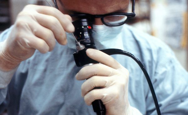 Endoskopija, refluks – National Cancer Institute on Unsplash