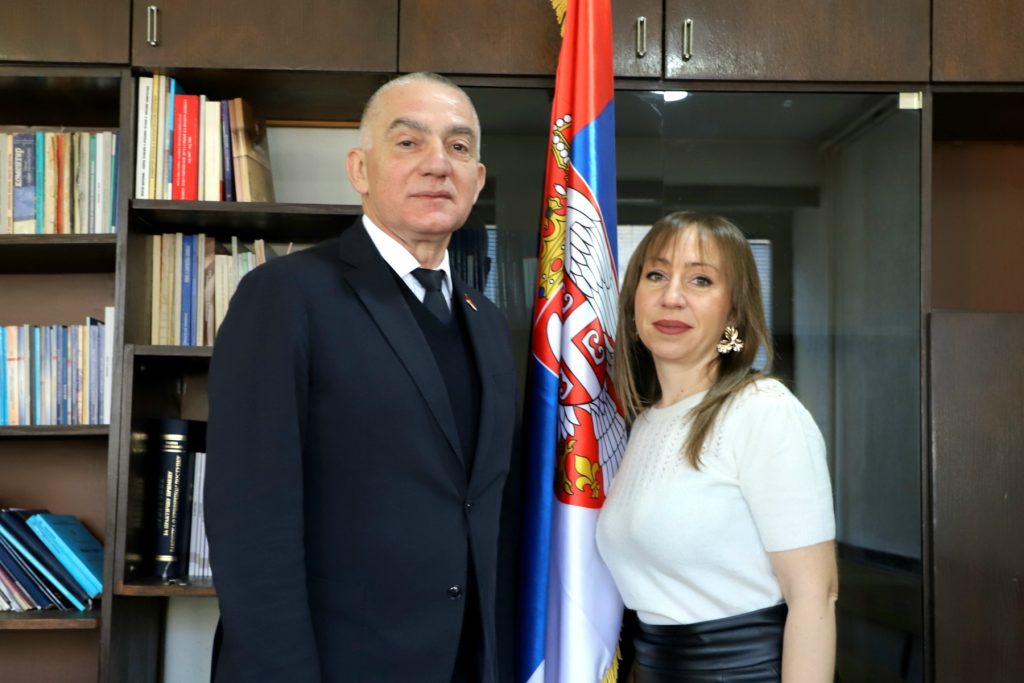 IMG-966526370f19166fb63a533789158536-V