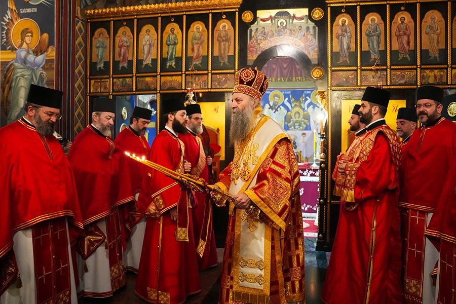 Patrijarh Porfirije, osveštao antiminse – printscreen-spc.rs