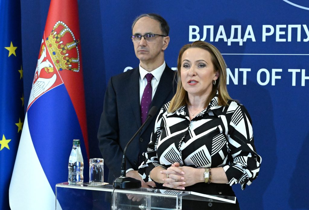 SNEANA PAUNOVIC, ÐURO MACUT