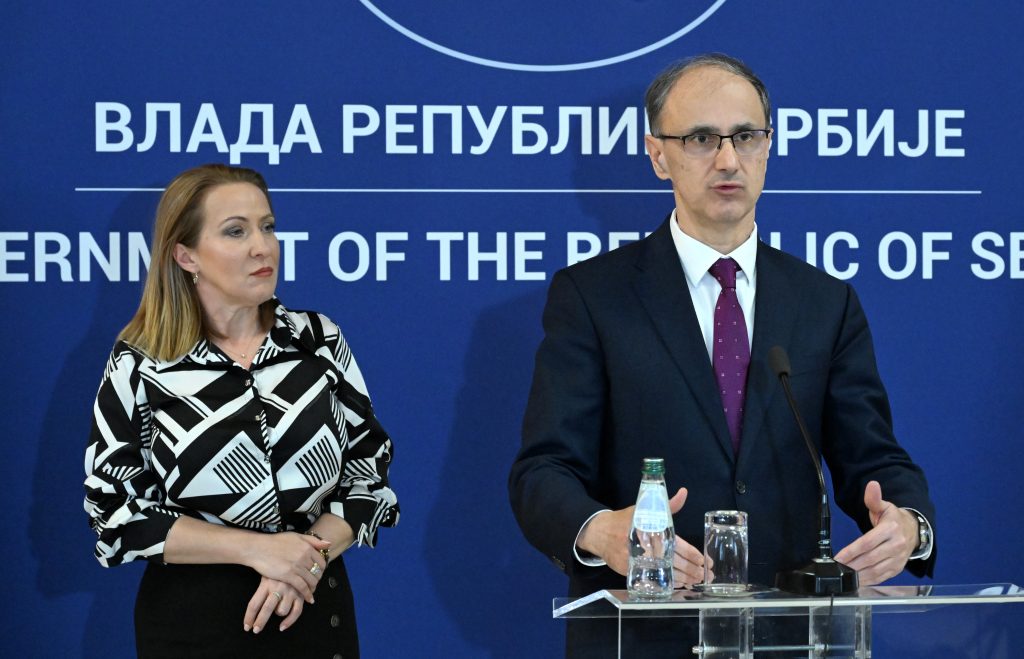 SNEANA PAUNOVIC, ÐURO MACUT