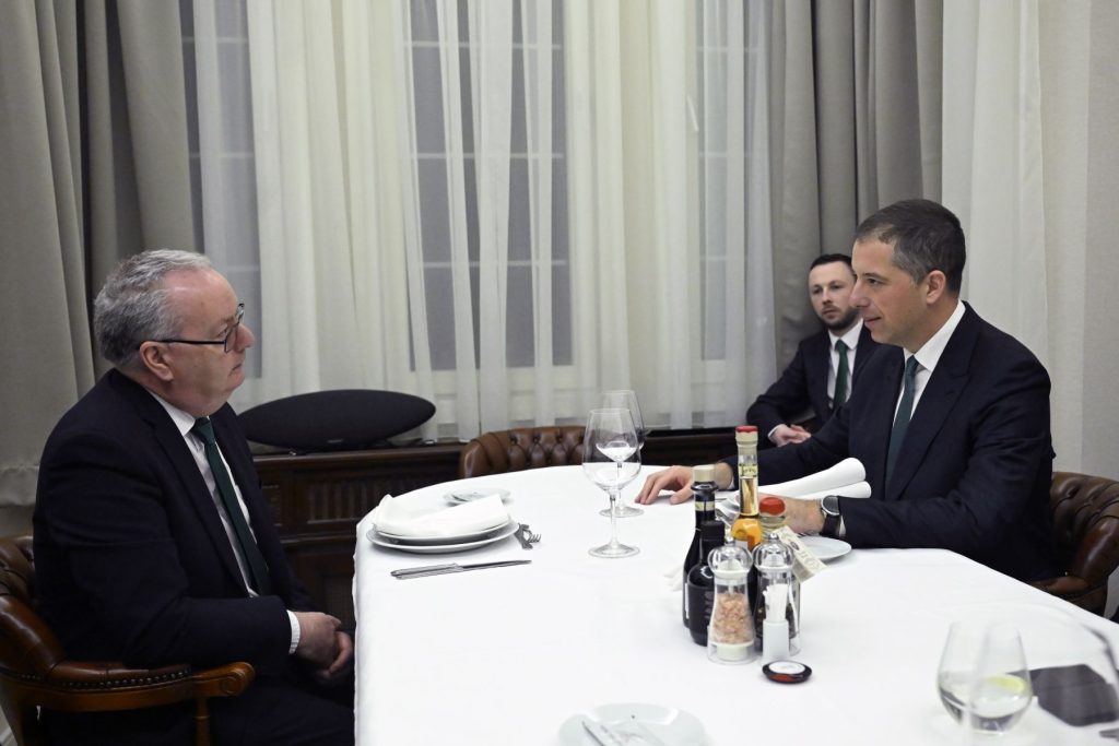 MAJKL MOJNIHAN, MARKO ÐURIÆ