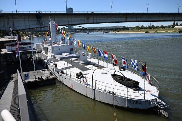 ban_4384_1722165019_1745332660_1774947943