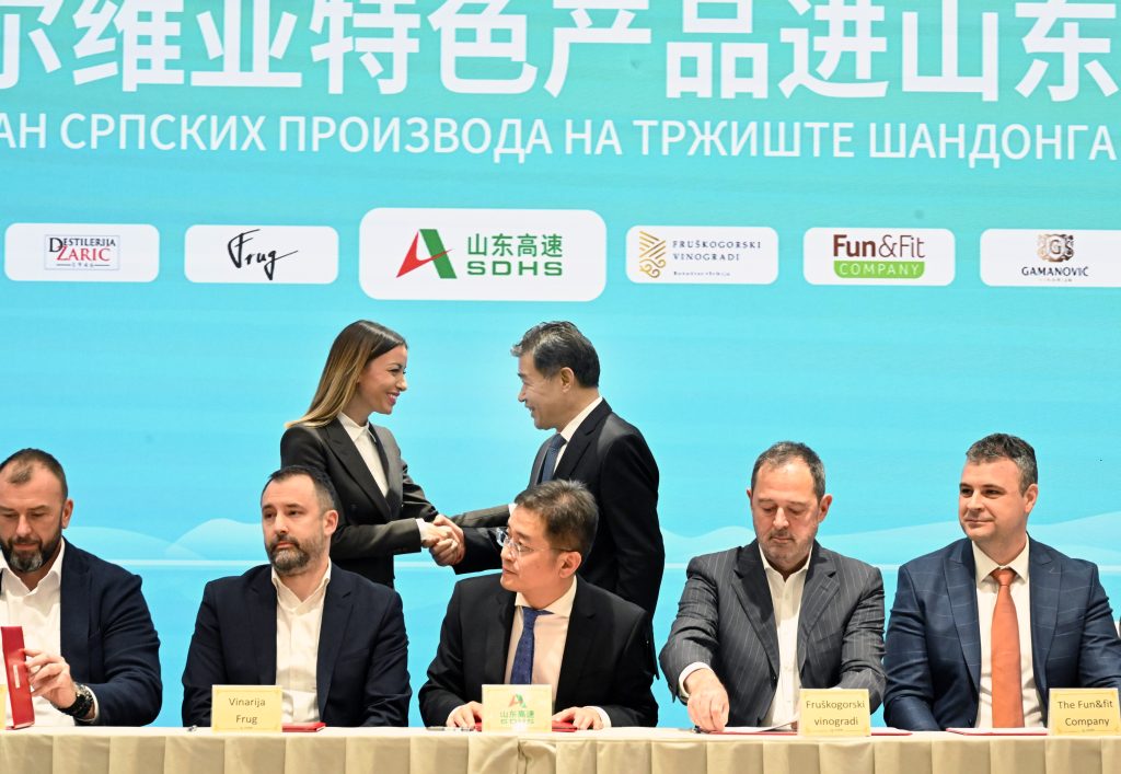 ADRIJANA MESAROVIÆ I VANG ÆIFENG