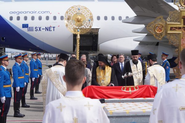 DOÈEK HILANDARSKIH RELIKVIJA NA AERODROMU NIKOLA TESLA
