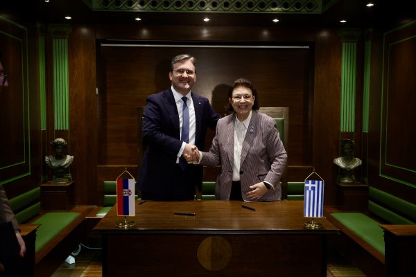 NIKOLA SELAKOVIÆ, LINA MENDONI