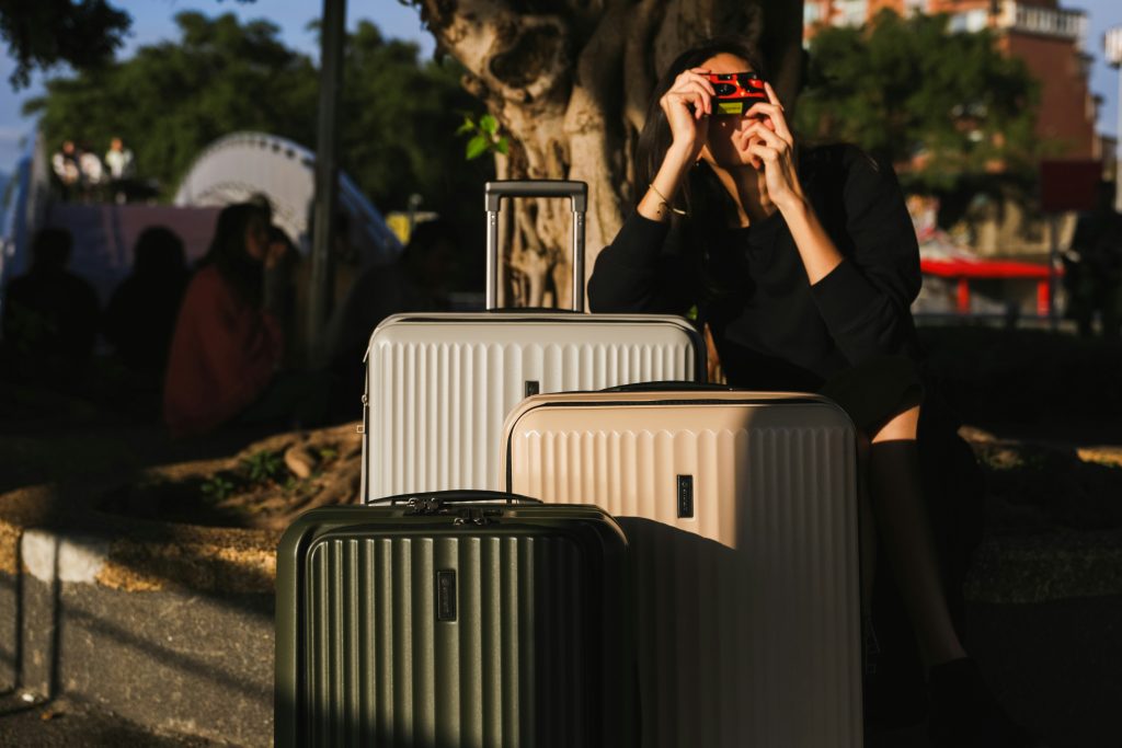 eminent-luggage-89L1bZgpX0M-unsplash