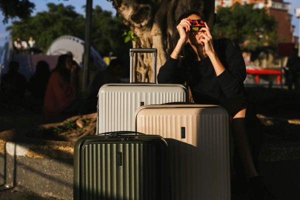 eminent-luggage-89L1bZgpX0M-unsplash