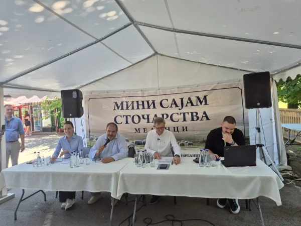 image033 Draga Glamočić, Melenci, Mini sajam stočarstva