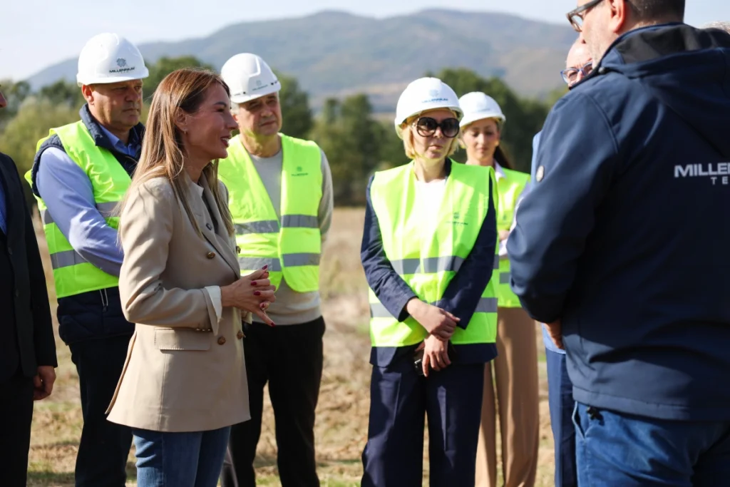 Dubravka Đedović Handanović, Vranje, cevi za gas – MRE-NENAD KOSTIĆ (HO)-TANJUG (2)